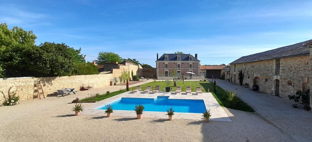 La Galuche Bed and Breakfast Angliers  Buitenkant foto