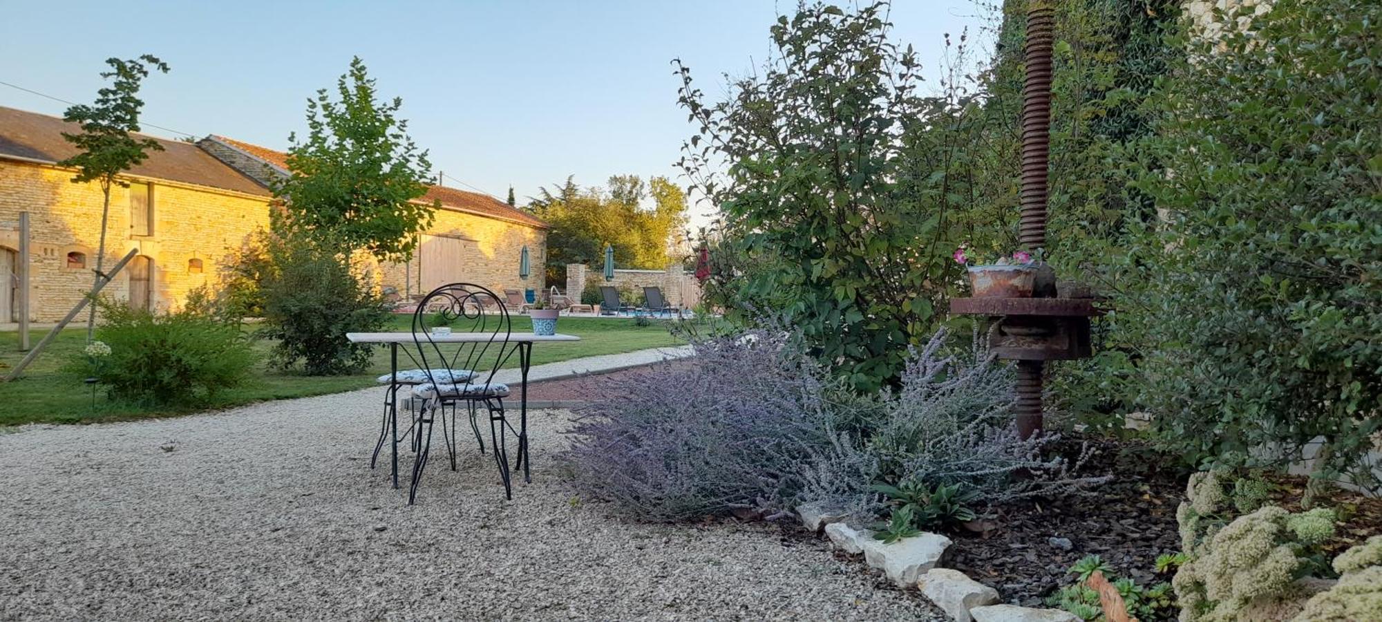 La Galuche Bed and Breakfast Angliers  Buitenkant foto