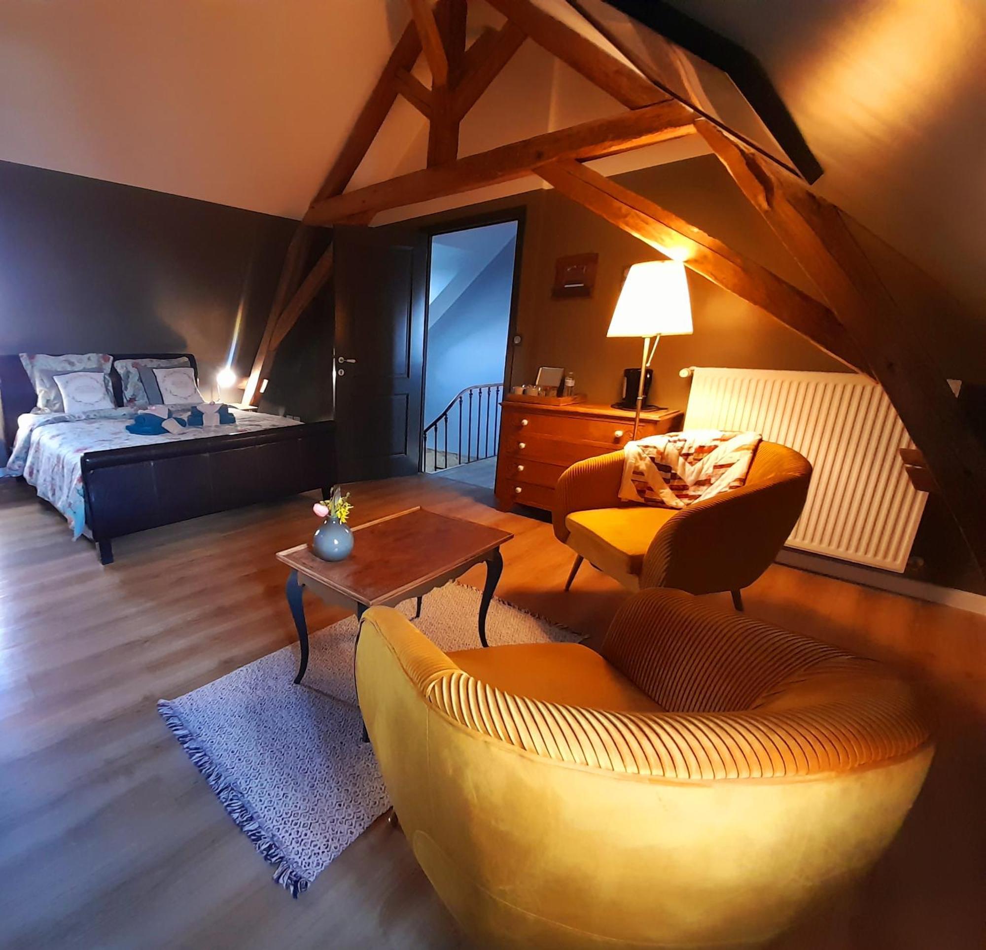 La Galuche Bed and Breakfast Angliers  Buitenkant foto