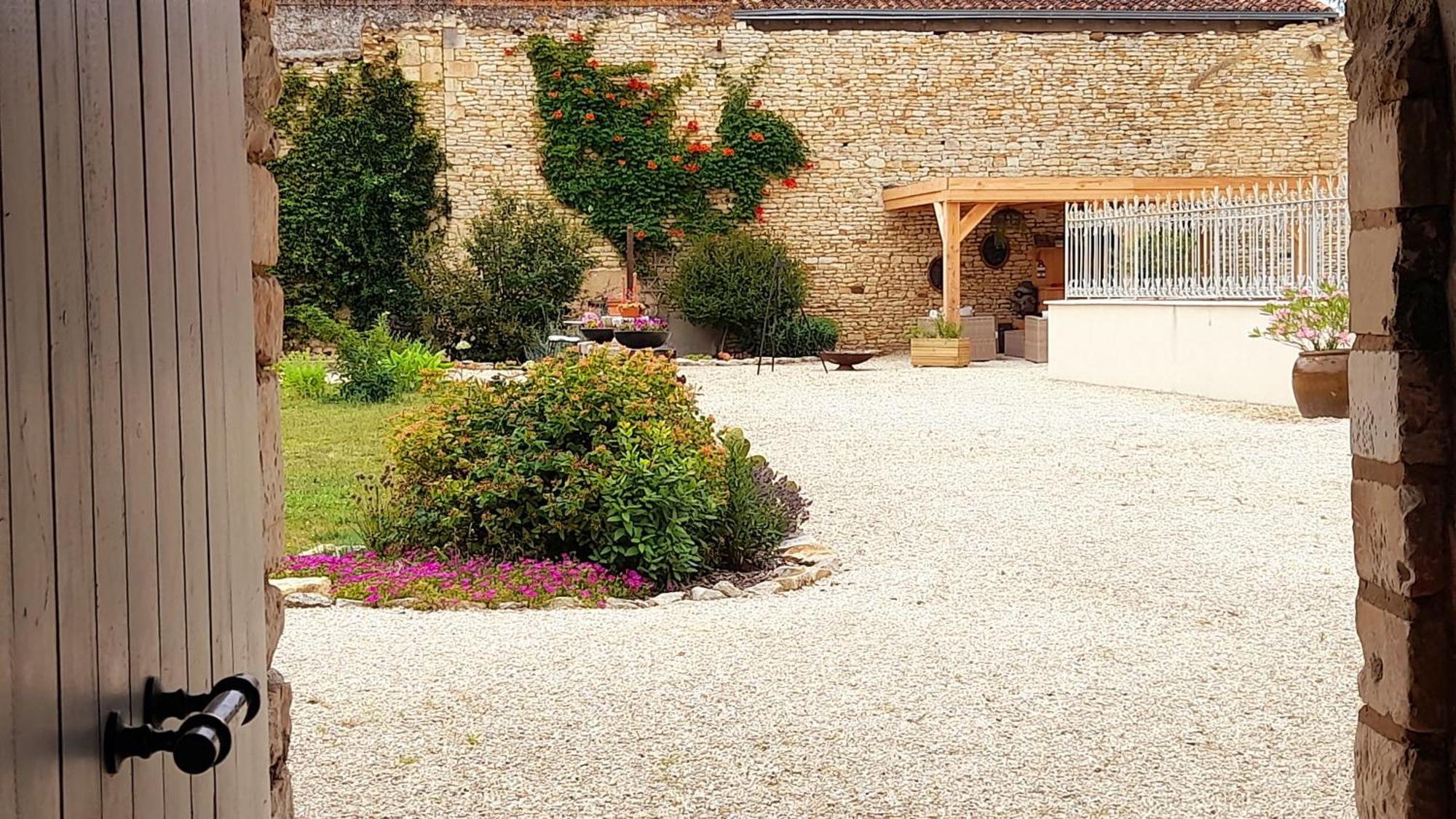 La Galuche Bed and Breakfast Angliers  Buitenkant foto